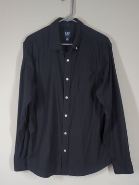 GAP Men’s Black Long-Sleeve Button-Down Shirt